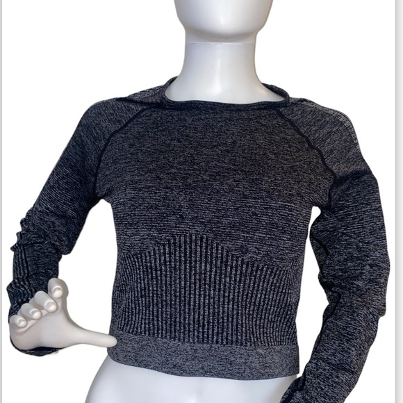 Fabletics Crop Top Stretchy / Med. - Picture 7 of 16